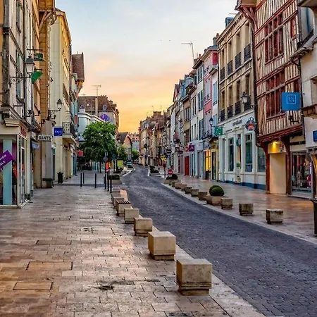 Center Rue Zola : Space And Comfort Apartment Troyes