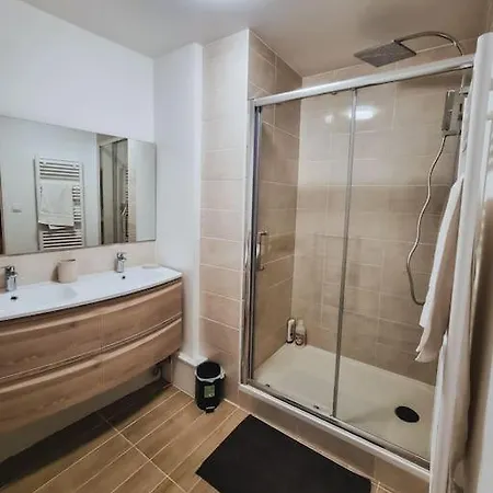 Center Rue Zola : Space And Comfort Apartment