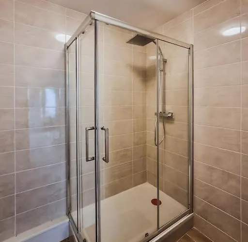 Center Rue Zola : Space And Comfort