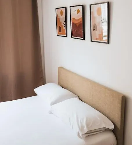 Center Rue Zola : Space And Comfort